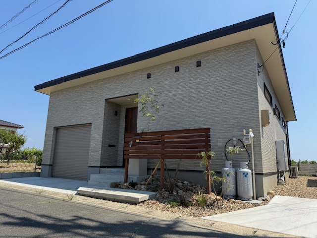 趣味を楽しむミニマルデザインの空間 アキュラホーム外構